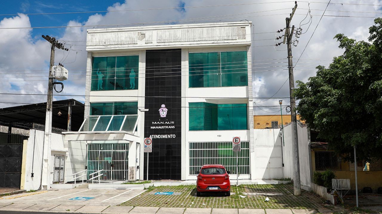 MP investiga suspeita de servidora do Instituto Municipal de Mobilidade Urbana receber salário sem cumprir expediente, em Manaus