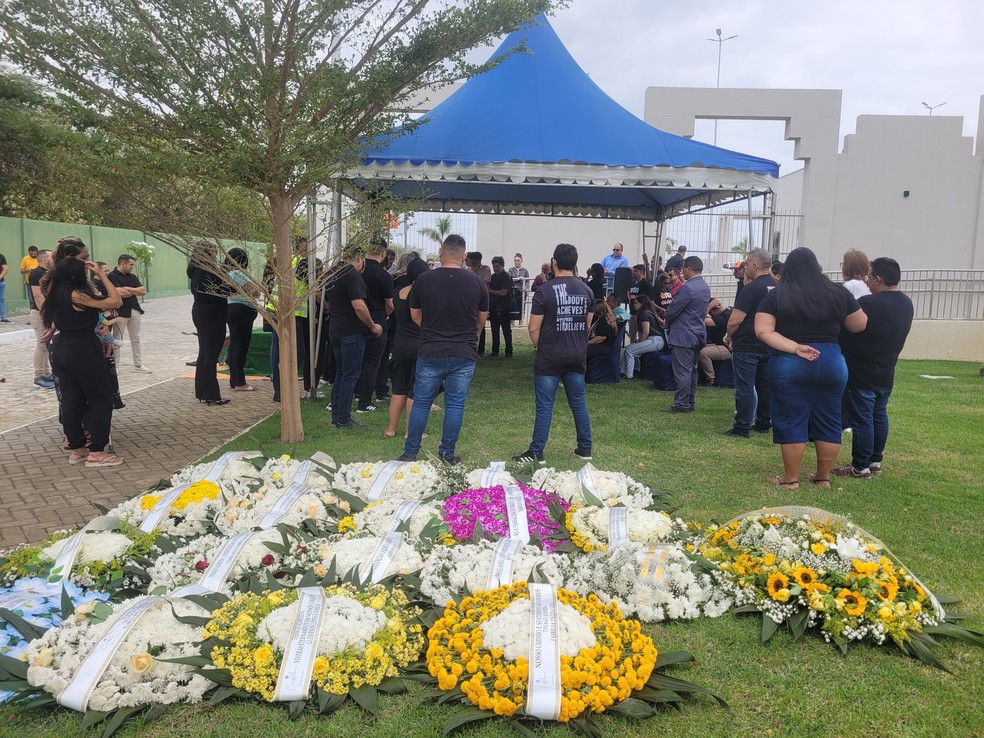 Sepultamento de Thiago Almeida aconteceu nesta quinta-feira (15) em Mossoró — Foto: Flávio Soares/Inter TV Costa Branca