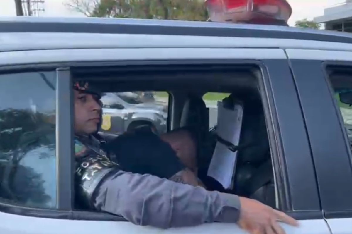 VÍDEO: Bombeiro acusado de disparo que matou jovem após briga de trânsito é preso, em Taubaté