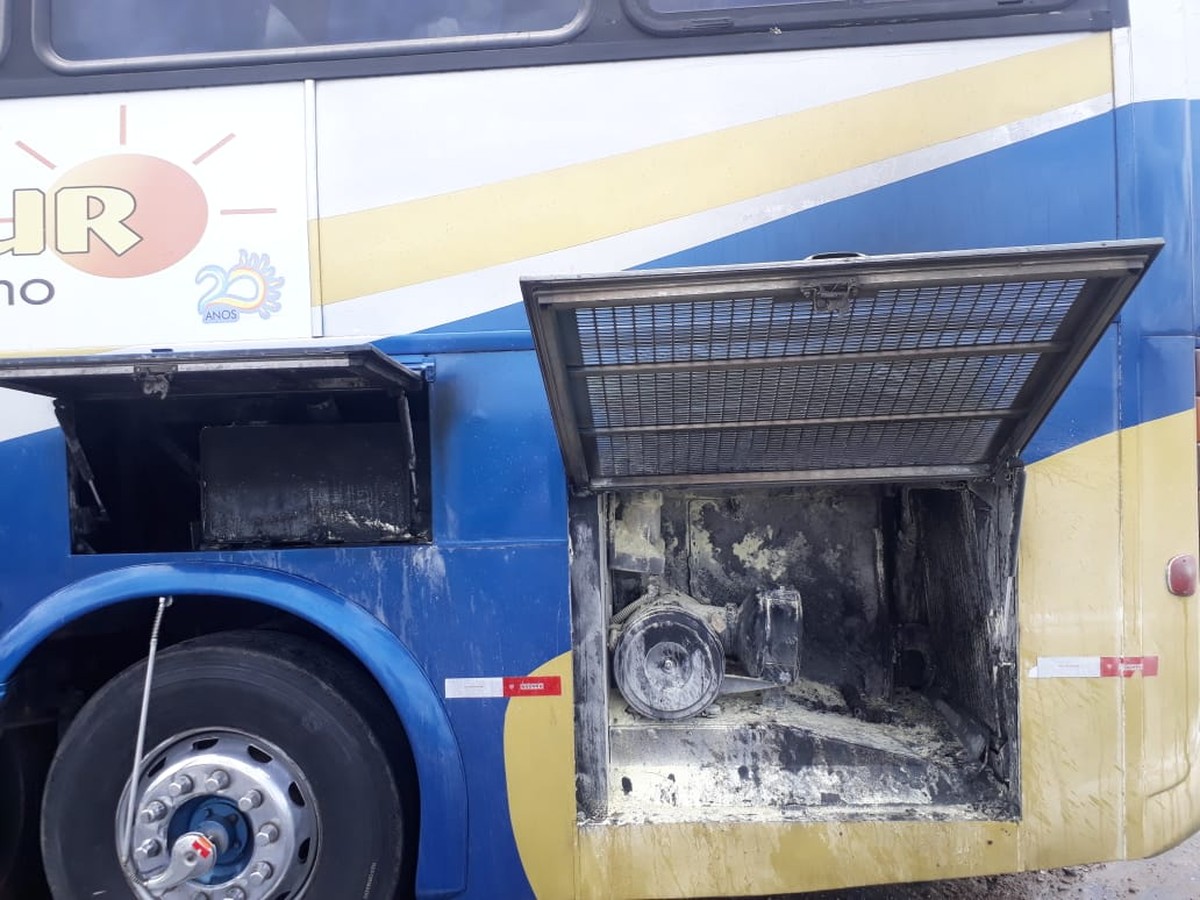 Ônibus com time de futebol pega fogo durante viagem para jogo do Campeonato  Paraibano, Paraíba