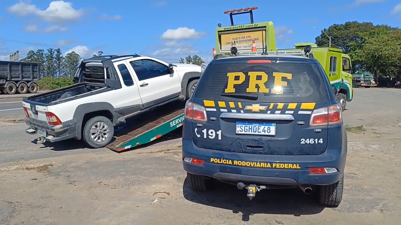 
Carro roubado há 9 anos é recuperado pela PRF durante abordagem na BR-101, em Linhares