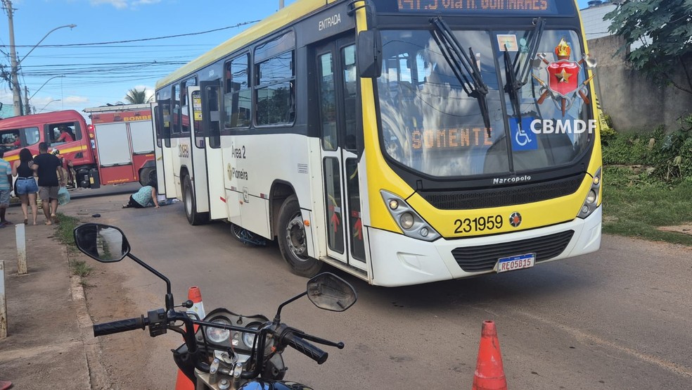 Ônibus que atropelou e matou menino de 7 anos em São Sebastião, no DF — Foto: CBMDF/Divulgação