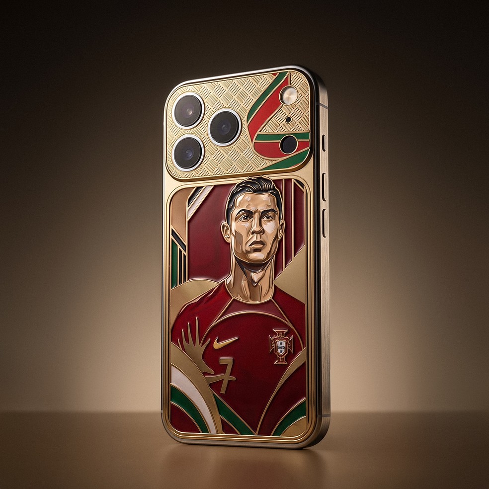 Celular personalizado com imagem de Cristiano Ronaldo — Foto: Divulgação/Caviar