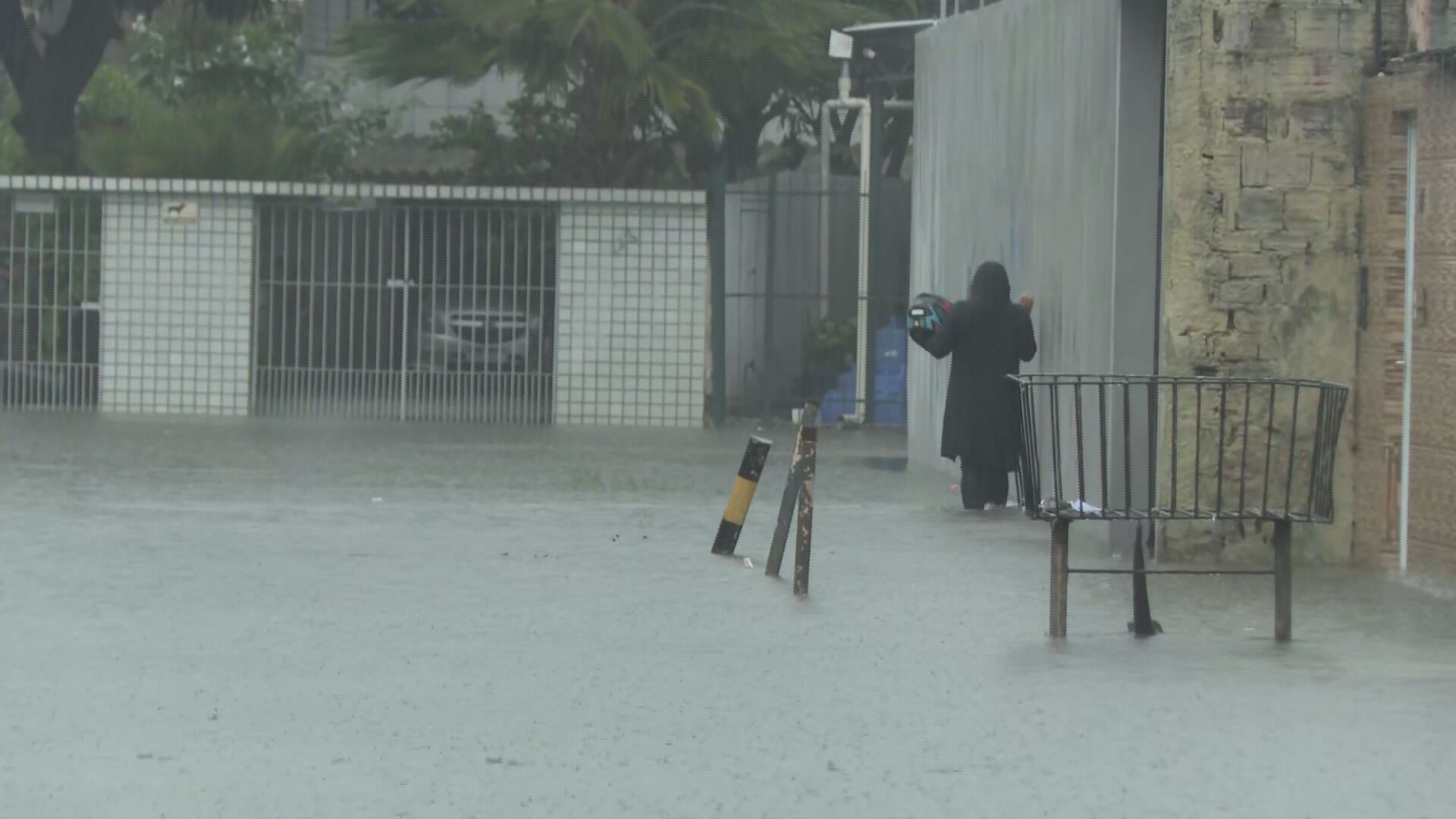 Compesa suspende abastecimento d'água em morros de sete cidades por causa da chuva no Grande Recife; veja localidades