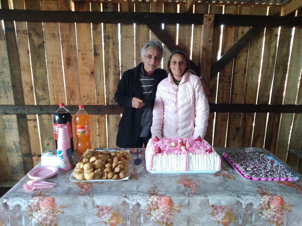Filha (Ana Carolina Flores Oliveira) e pai (Juarez Nunes de Oliveira) morreram em acidente no município de Rio Pardo. — Foto: Arquivo pessoal