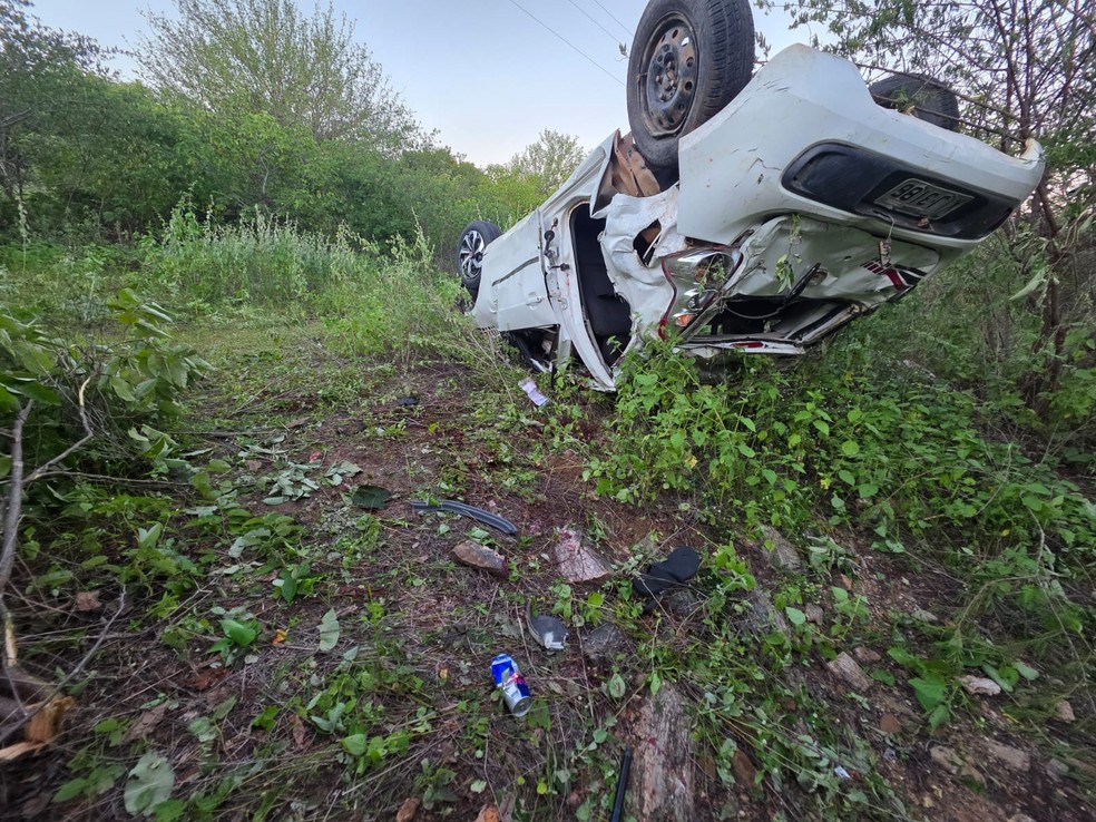 Jovens morrem em acidente na BR-230, no Piauí — Foto: Divulgação/PRF