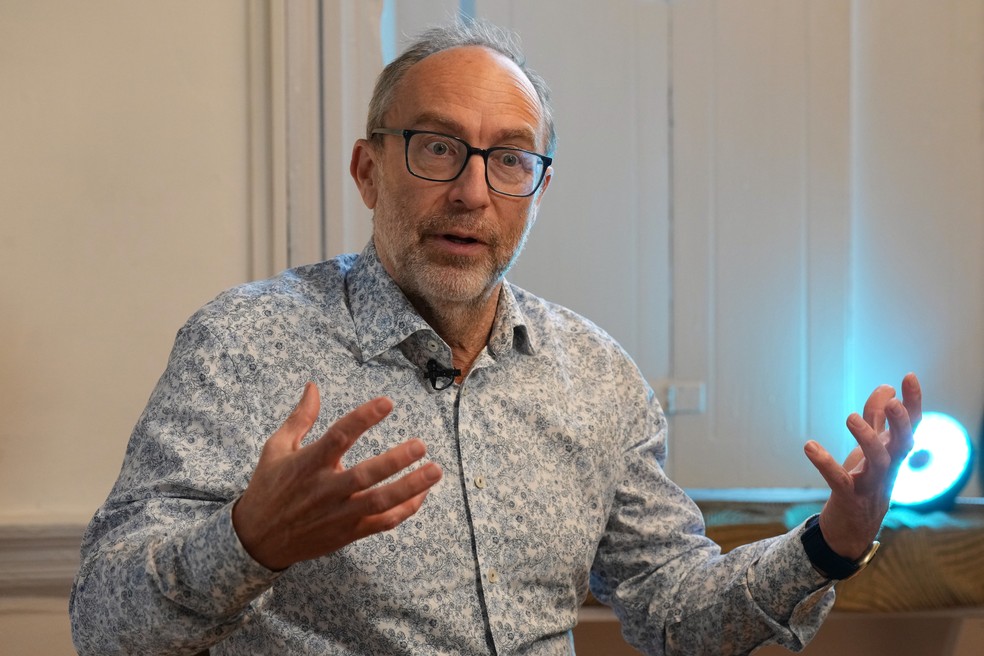 Jimmy Wales, fundador da Wikipédia, em foto de janeiro de 2026 — Foto: AP Photo/Frank Augstein