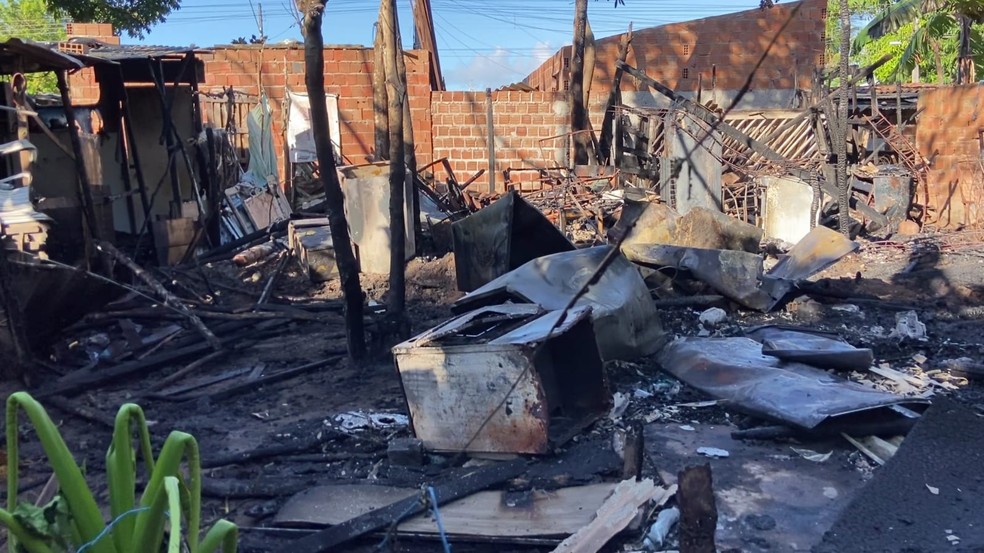 Barracos foram completamente destruído pelas chamas, em João Pessoa — Foto: Divulgação/Flávio Fernandes