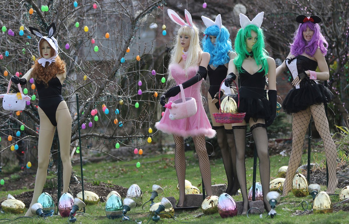 Americana destrói decoração de Páscoa de vizinho por achá-la 'sexy demais'