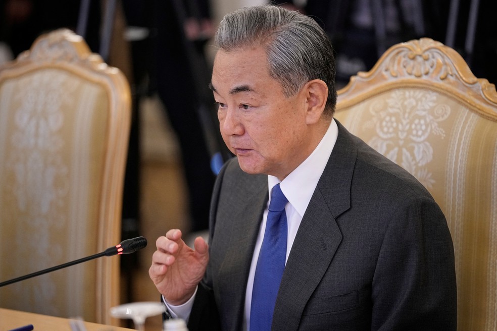 O chanceler da China, Wang Yi, em 1º de abril de 2025 — Foto: Pavel Bednyakov/Pool via REUTERS