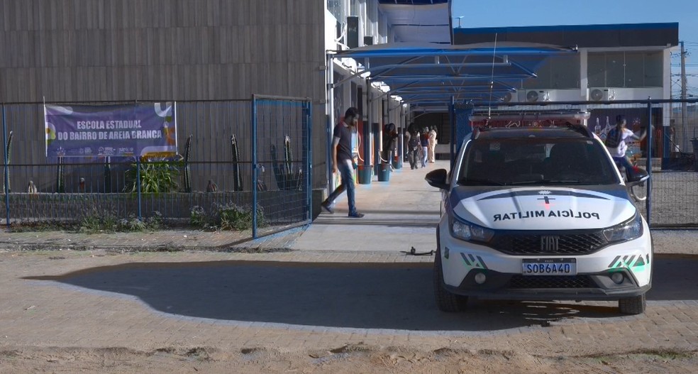 Professora é vítima de ameaça e desacato por estudante na Escola Estadual do bairro de Areia Branca. — Foto: Reprodução/ TV Grande Rio