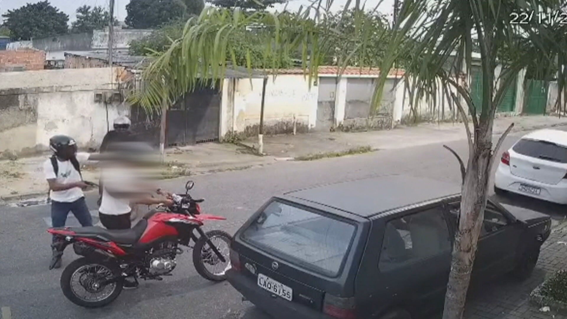 Jovem tem moto roubada em Caxias três dias após compra; câmeras registraram ação violenta