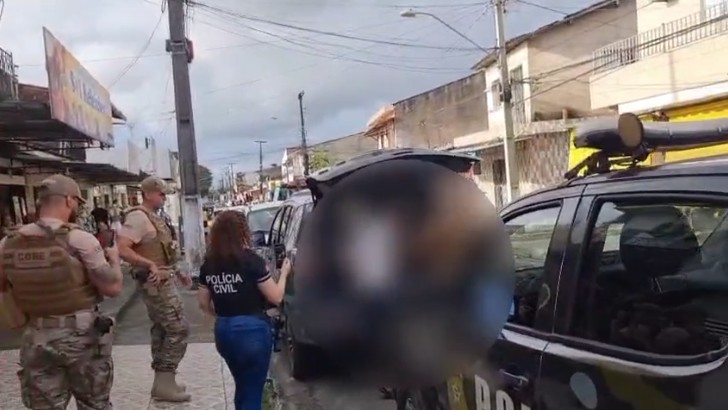 Operação prende chefe de facção que tinha vida luxuosa e desarticula esquema de R$ 30 milhões em AL