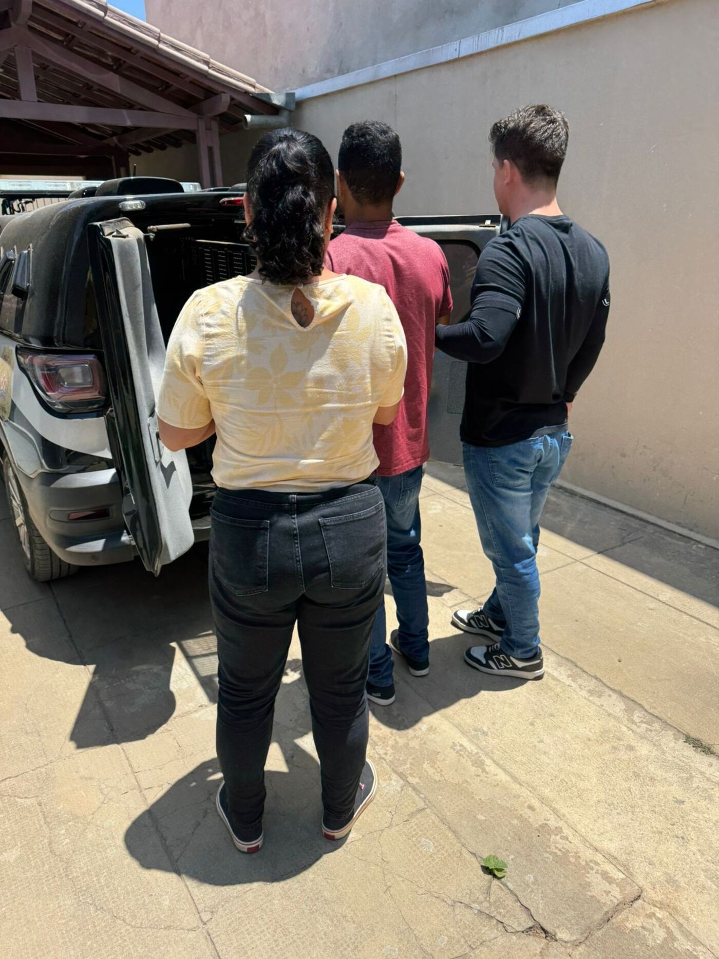 Homem é preso por agredir ex com socos e puxões de cabelo ao descobrir outro relacionamento dela