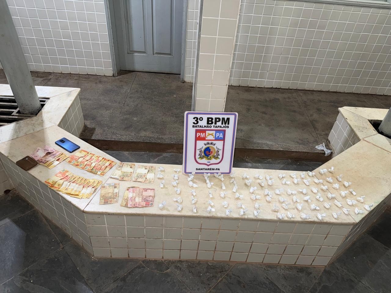 Flagrado com entorpecentes homem é preso durante ronda da PM no bairro Nova Vitória