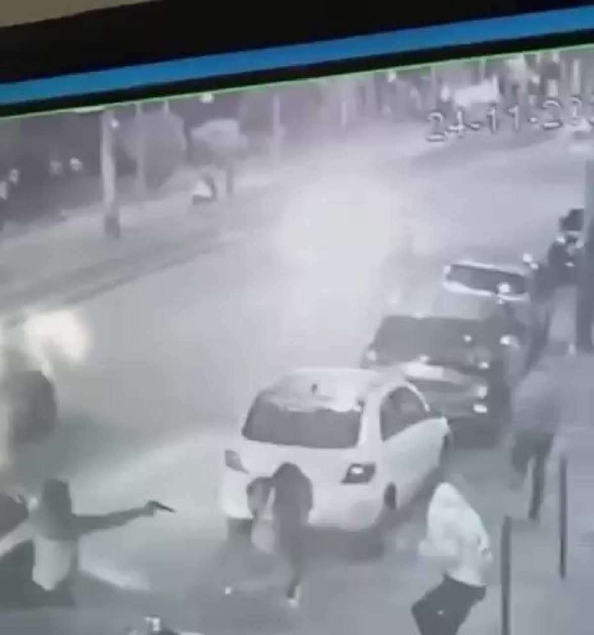 VÍDEO: Homem é baleado na porta de bar em São João del Rei