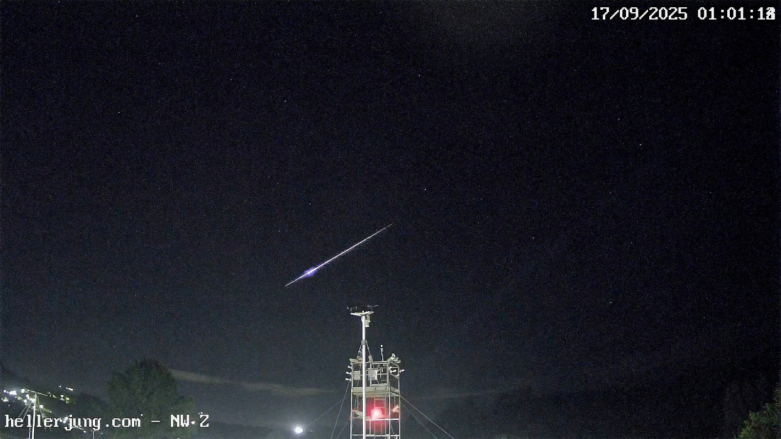 VÍDEO: observatório registra momento em que meteoro corta o céu sobre o RS e desaparece