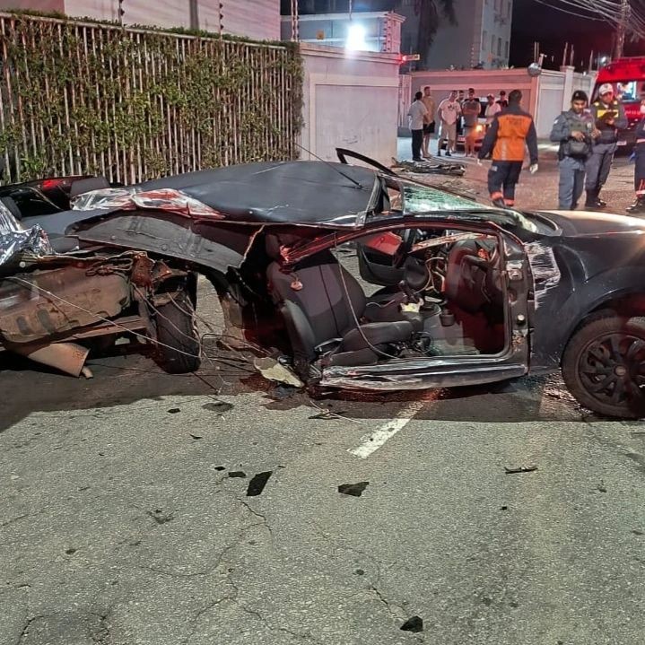 Duas universitárias morrem e 2 jovens se ferem após carro bater em muro; motorista saiu ileso e foi preso