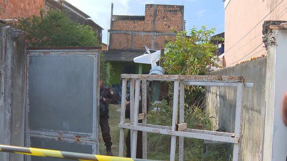 De acordo com as primeiras informações, os ocupantes da residência não ficaram feridos — Foto: Gleison Baptista/TV Globo
