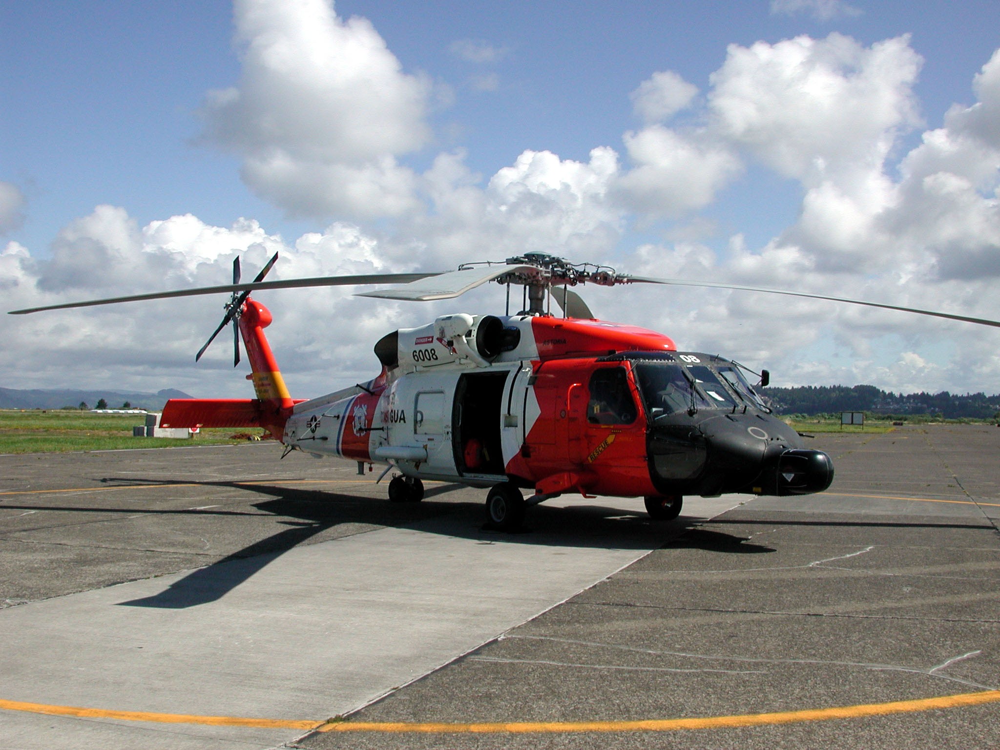 Helicóptero da Guarda Costeira dos EUA cai no Alasca com 4 passageiros; ninguém morreu