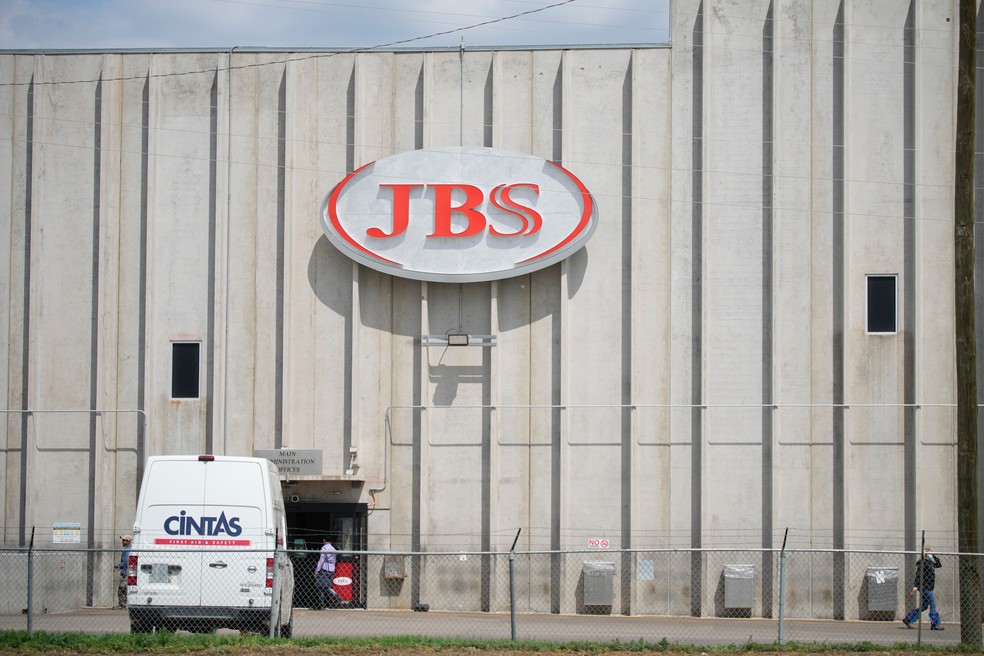 JBS enfrenta greve de milhares de trabalhadores em fábrica nos EUA — Foto: AP/David Zalubowski