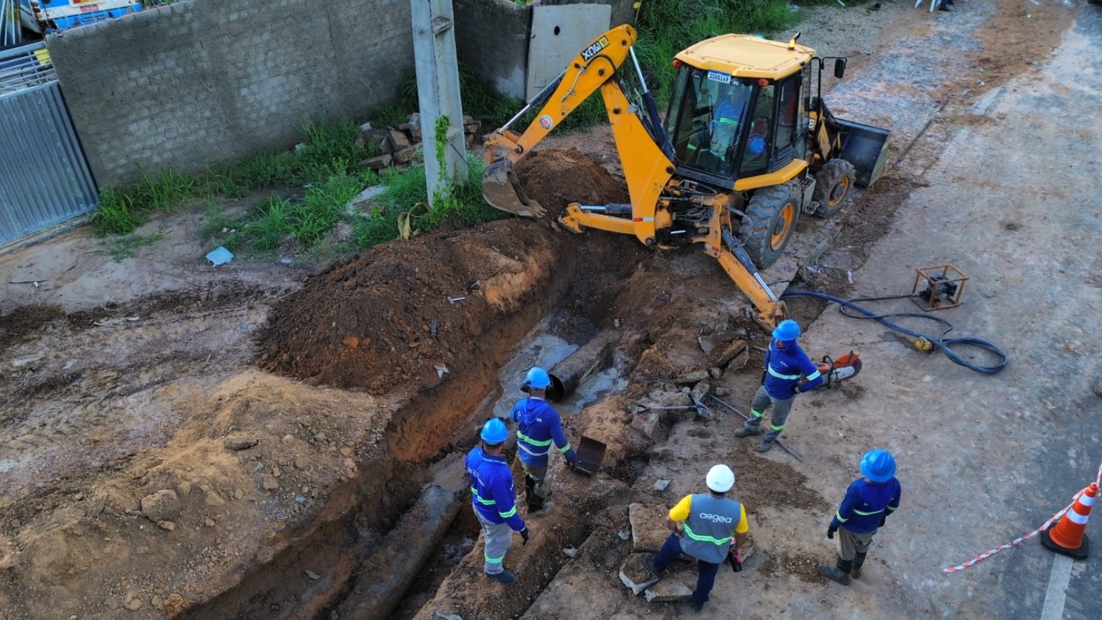 Manutenção em adutora deve ser concluída na terça-feira (10); bairros seguem sem água em Teresina