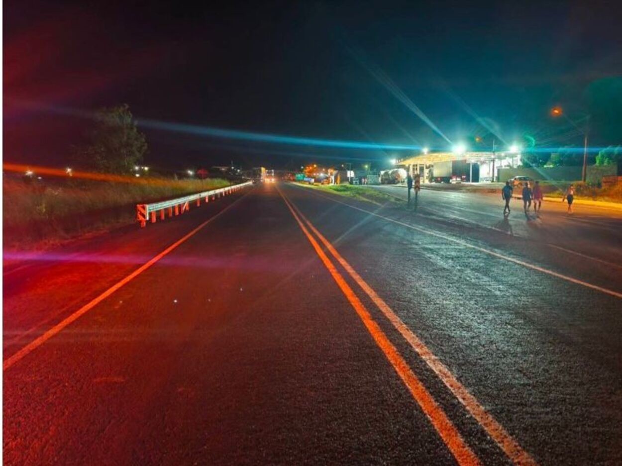 Idosa é atropelada por carro na BR-135 