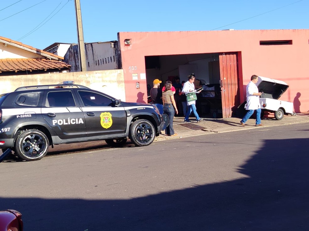 Vigilância Sanitária descobre fábrica clandestina de carne em Araçatuba (SP) — Foto: TV TEM/ Deivide Sacramento