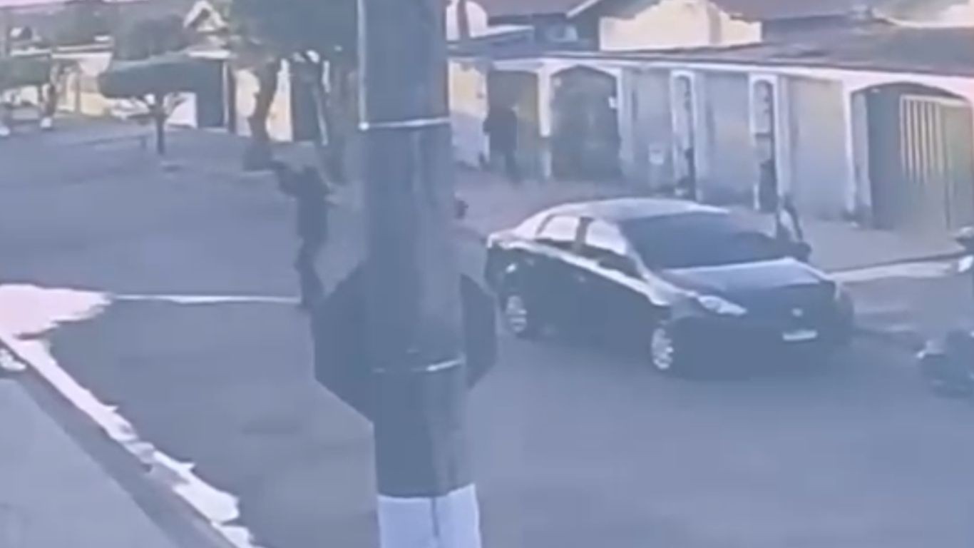 Homem é preso após tentativa de roubo a residência em Mogi Guaçu; vídeo mostra fuga de criminosos 
