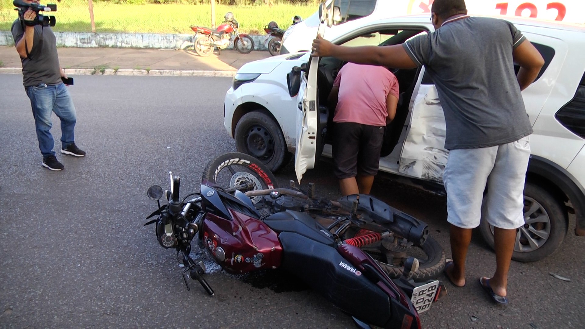 Grave acidente na avenida Bartolomeu de Gusmão deixa motociclista ferido em Santarém