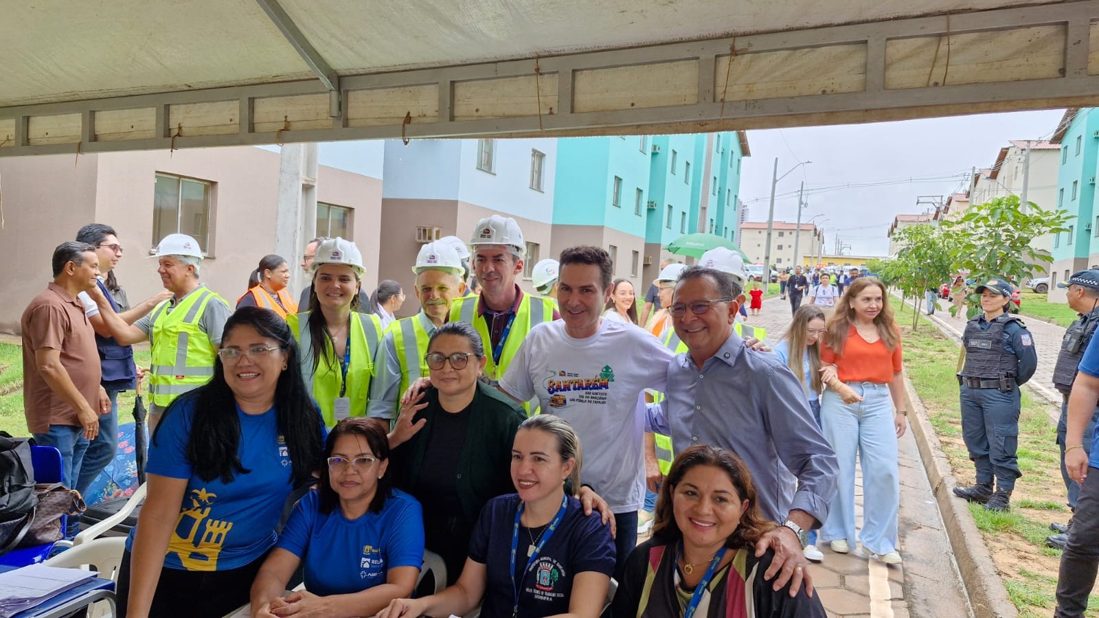 Ministro Jader Filho realiza visita técnica em obras do Residencial Moaçara, em Santarém