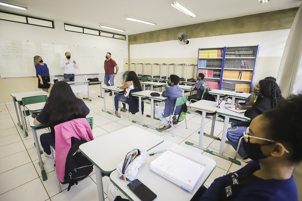 Governo de SP abre inscrições de programa que pagará R$ 1 mil por ano a  alunos do ensino médio para mantê-los na escola | São Paulo | G1