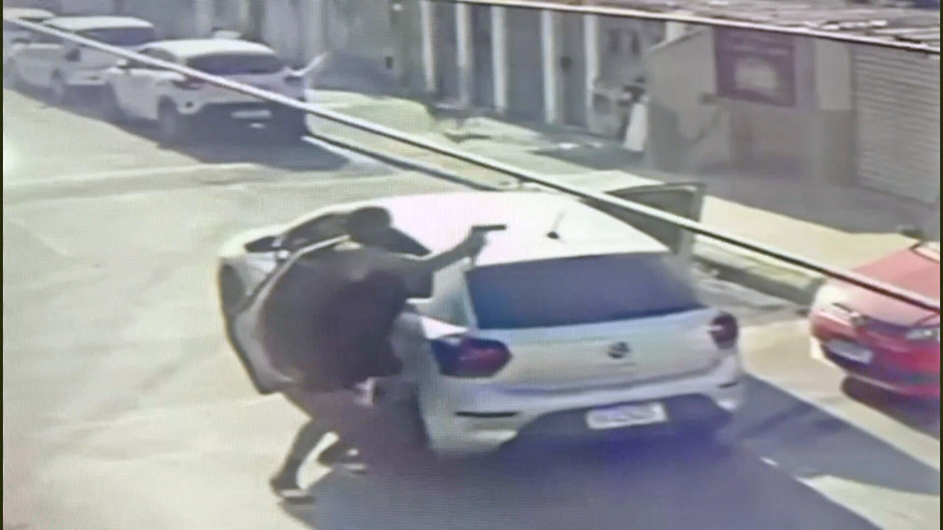 Novo vídeo de ataque a ex-policial