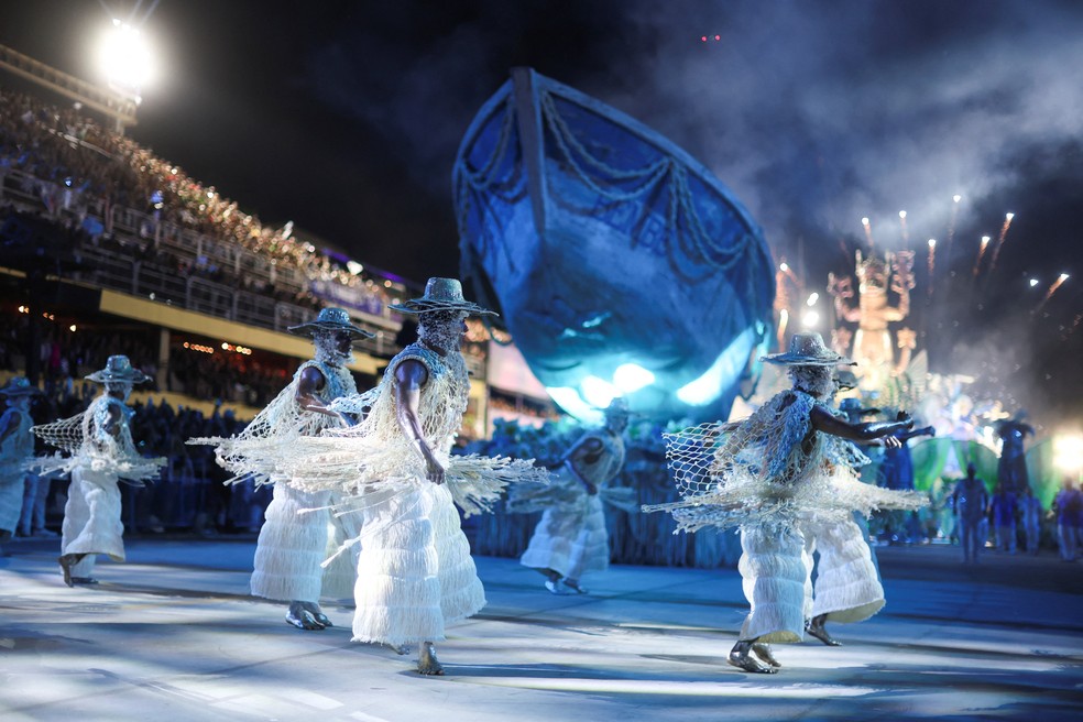 Beija-Flor celebra Bembé do Mercado, o maior candomblé de rua do mundo — Foto: Reuters/Pilar Olivares