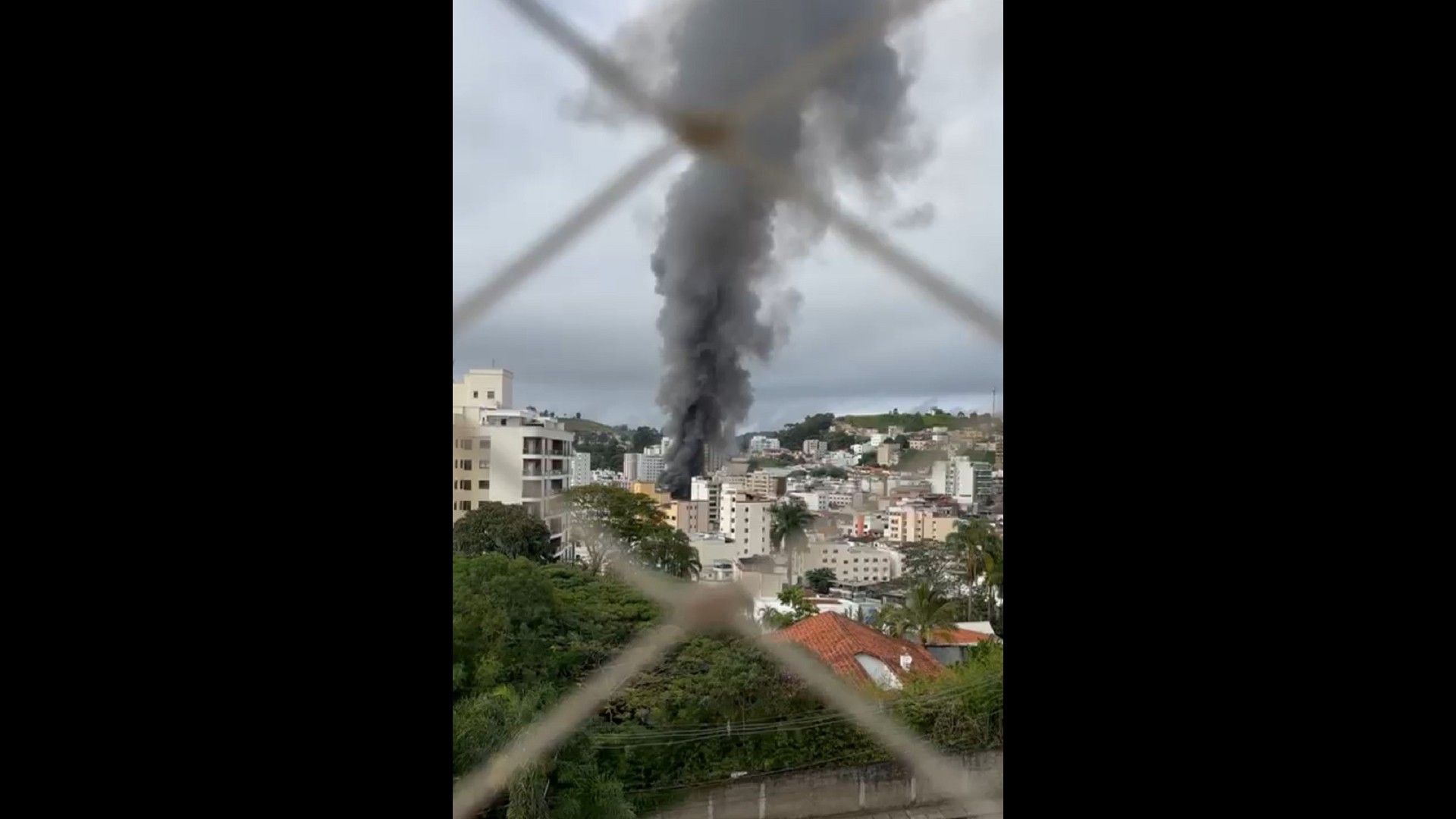 Incêndio atinge restaurante no Bairro Alto dos Passos, em Juiz de Fora — Foto: Redes Sociais