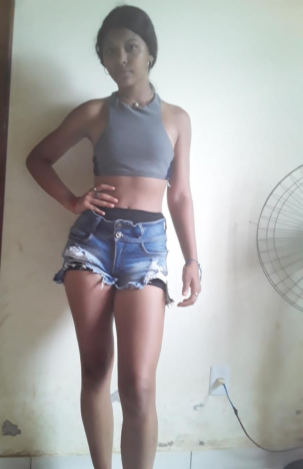 Mãe da adolescente mantém orações enquanto espera pelo retorno da filha — Foto: Arquivo pessoal