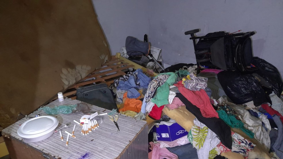 Um dos cômodos da casa onde as três crianças foram encontradas em Ilha Solteira (SP) — Foto: /Divulgação