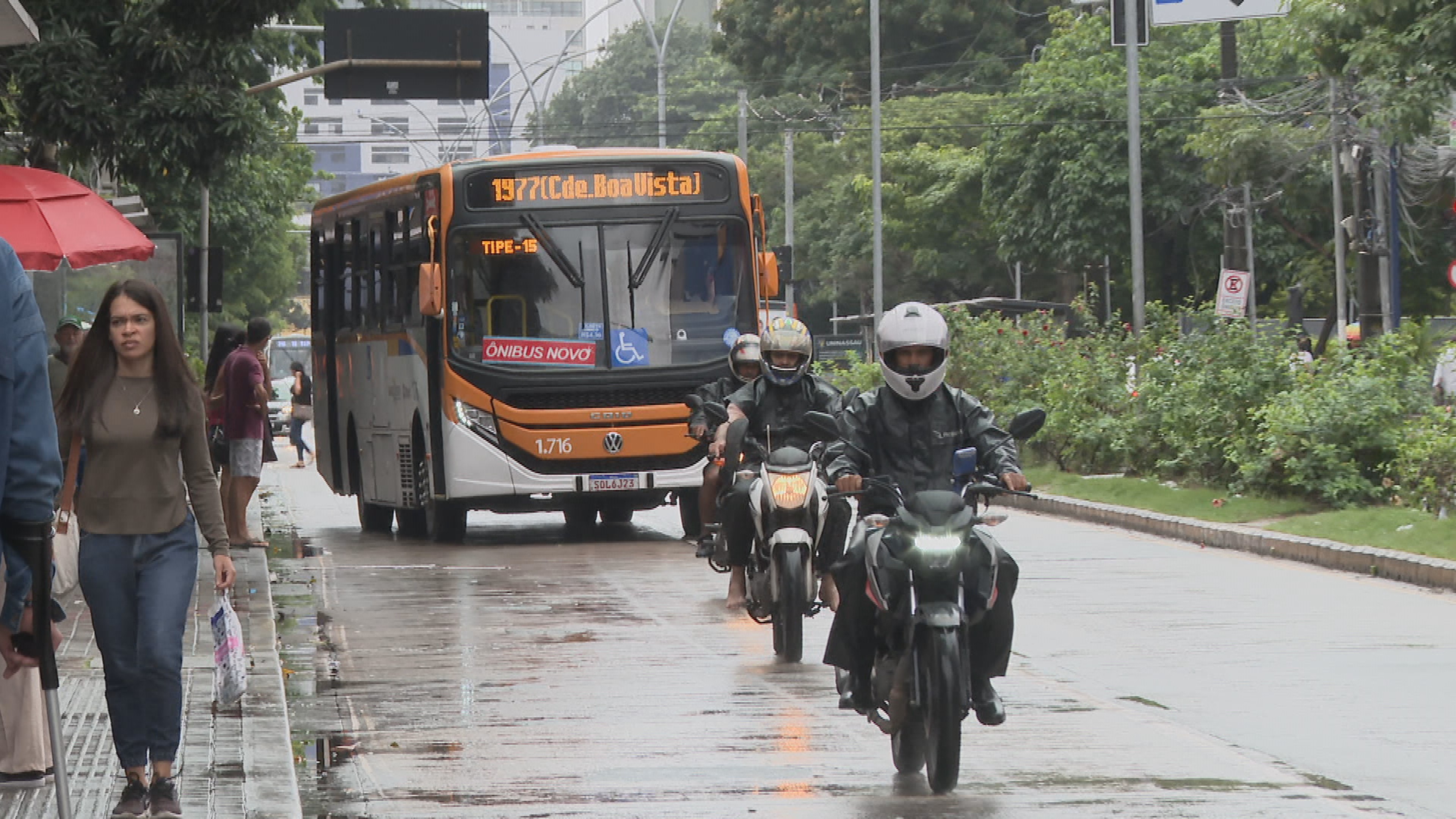 Dois de cada três passageiros estão insatisfeitos com transporte público no Grande Recife; pesquisa aponta principais problemas
