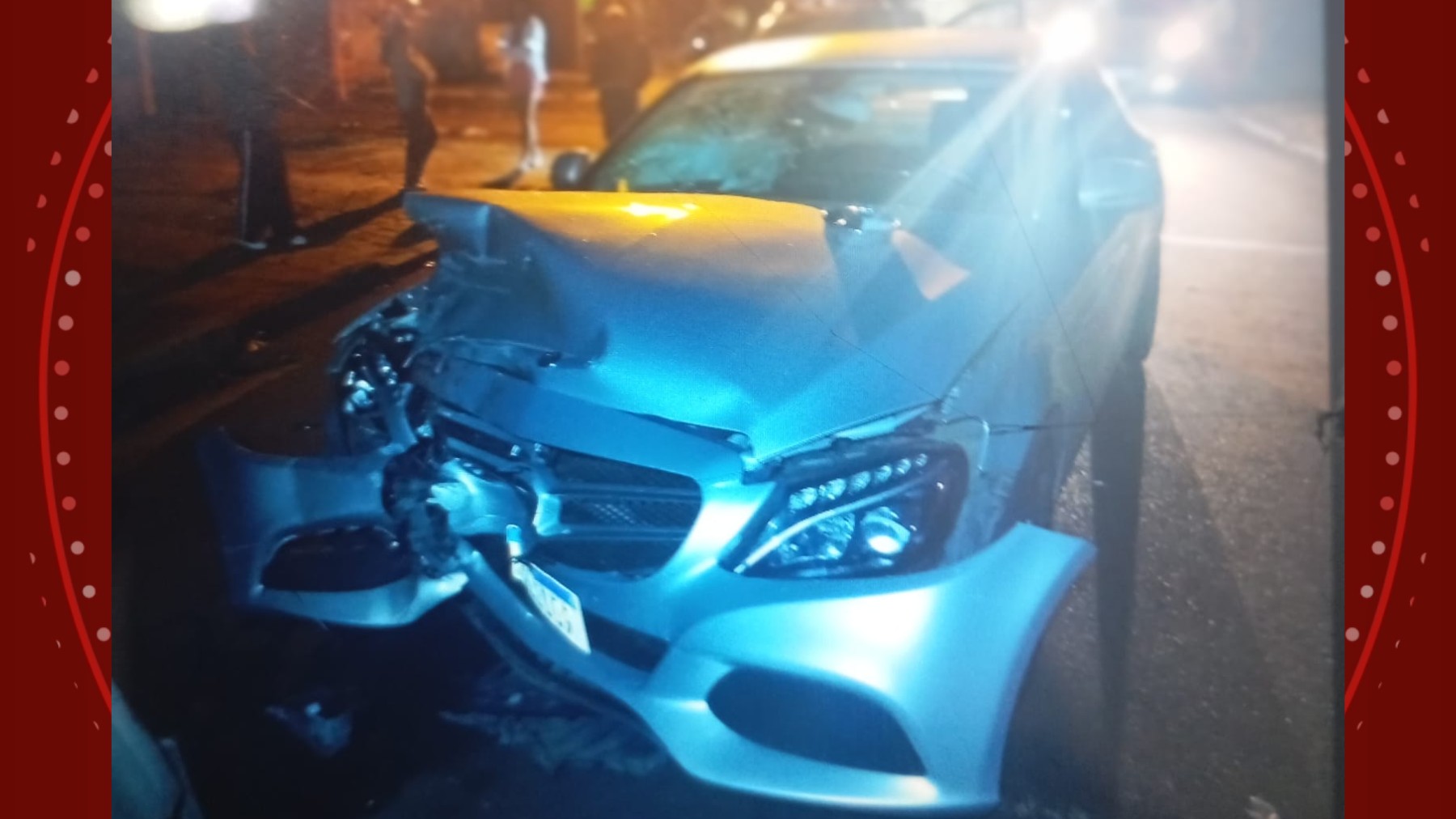 Motorista de carro de luxo é preso por dirigir bêbado após bater em caminhão estacionado, no Paraná