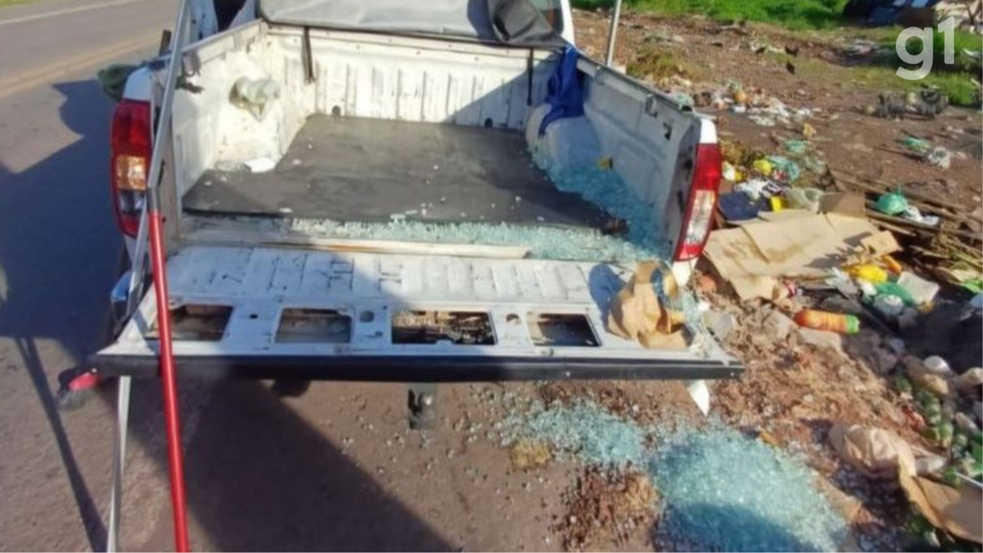 Crime ambiental: homem é flagrado descartando cacos de vidro na BR-135 em São Luís 