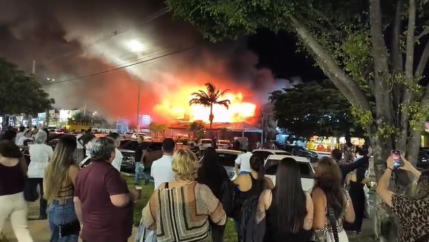 'A primeira preocupação era o bem-estar de todos', diz garçom sobre incêndio que atingiu bar, academia e padaria no DF 