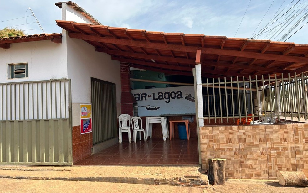 Bar onde Antônio bebeu a garrafa de cachaça em aposta - Goiás — Foto: Michel Gomes/g1 Goiás