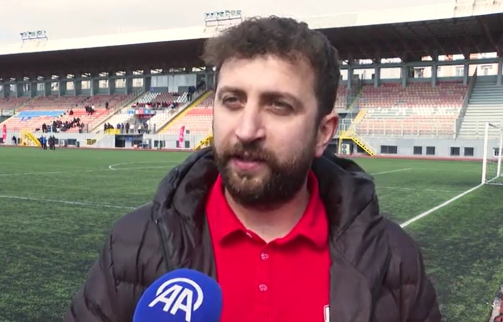 Jogador turco diz que passou a ser tratado como herói após salvar gaivota: 'Fiquei surpreso'