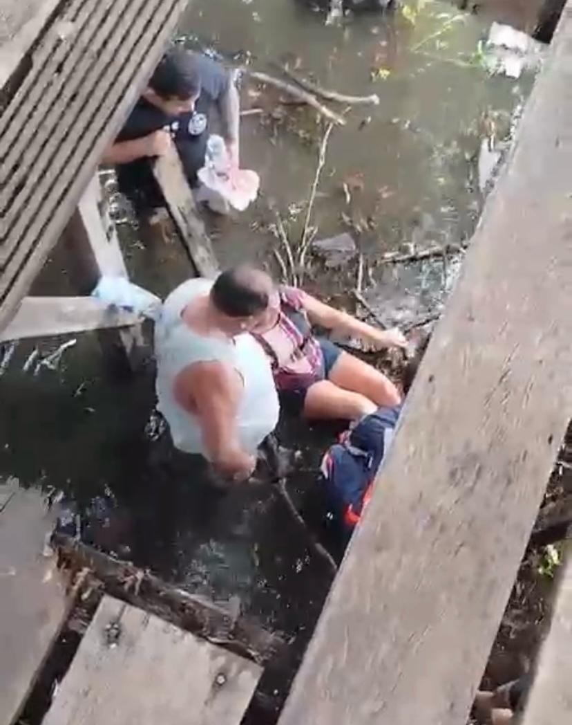 Mulher cai da ponte da praia do Maracanã em Santarém; moradores realizaram reparos 