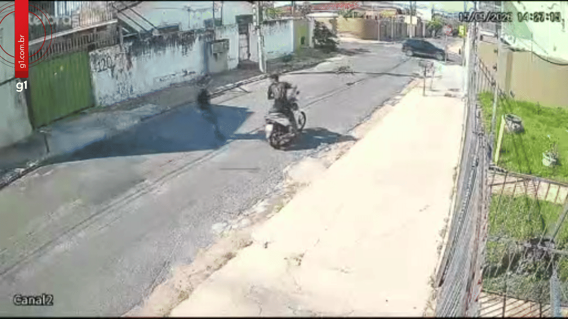 Vídeo: segurança é ferido a facadas e tem moto roubada ao tentar abordar suspeito em Cuiabá