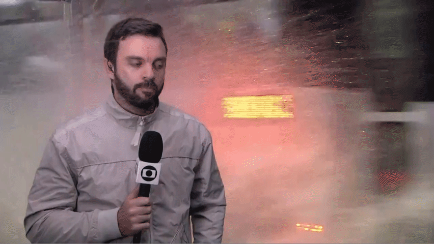 Motorista pode ser multado por jogar água em pedestre? Entenda