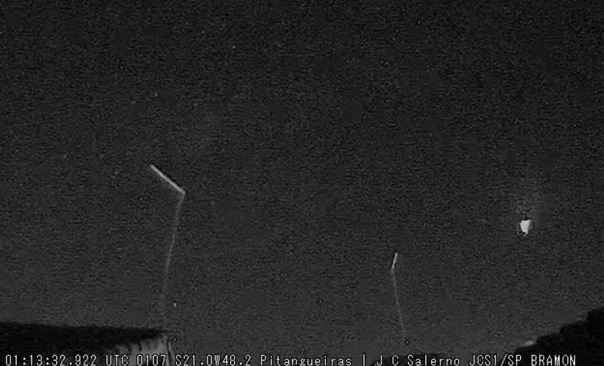 Estação amadora flagra meteoro no céu em Pitangueiras, SP; VÍDEO