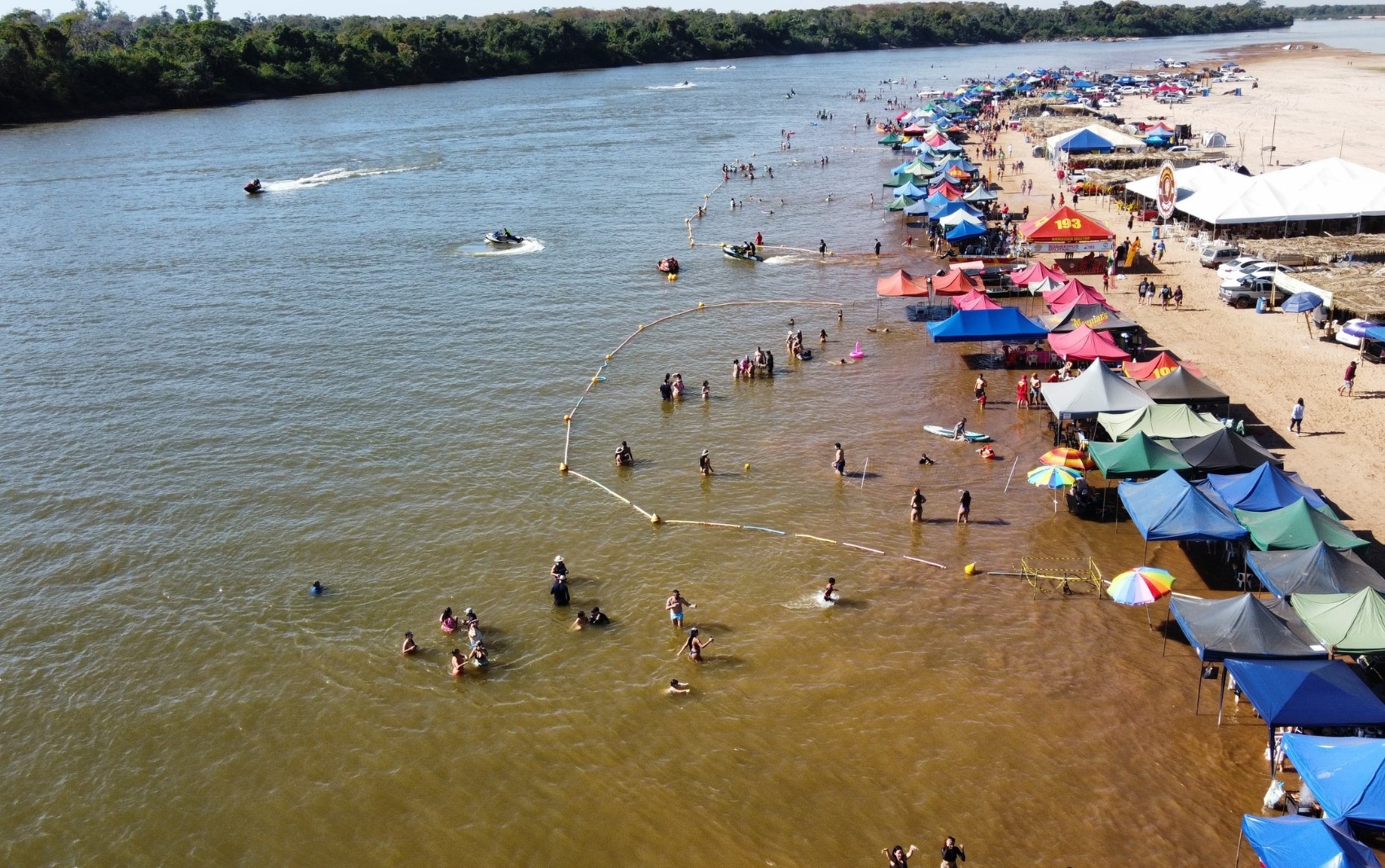 Jovem cai de moto aquática e tem parte do cabelo sugado pela turbina durante passeio no Rio Araguaia, dizem bombeiros 