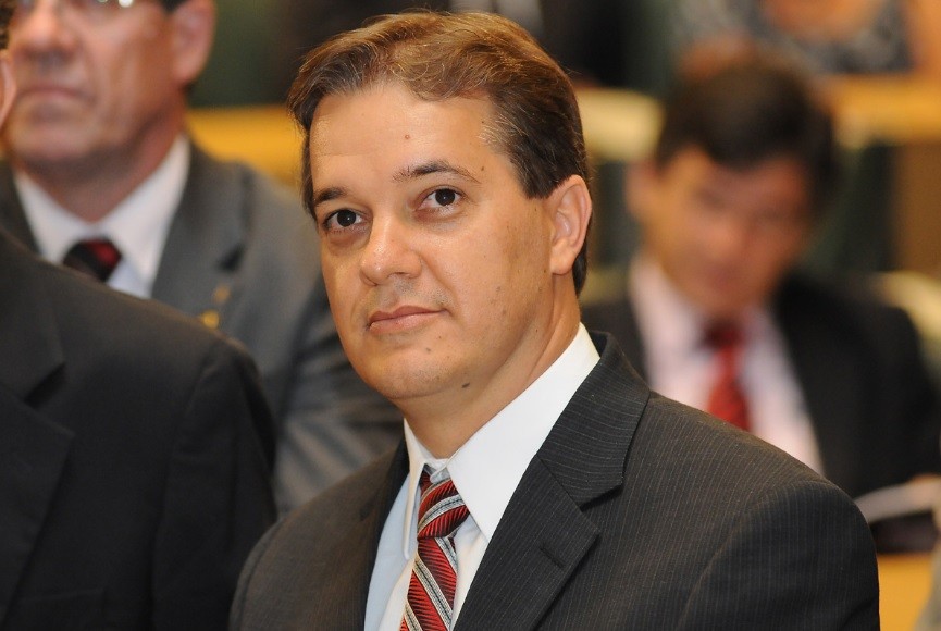 Justiça rejeita pedido do MP para condenar ex-prefeito de São José, Carlinhos Almeida (PT), por improbidade administrativa