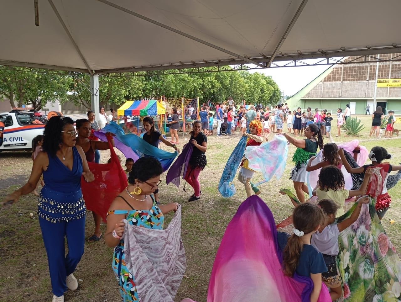 Com sessão de fotos, brincadeiras e danças, Praça do Jardim Santa Helena recebe Integração Cultural, em Santo Anastácio